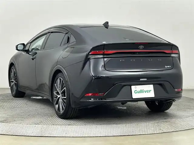 トヨタ プリウス Z 道央・札幌 2023(令5)年 0.3万km アティチュードブラックマイカ ・４WD/・寒冷地仕様/・純正コネクティッドナビ/　USB/フルセグ/BT/Miracast/・ビルトインETC2.0/・デジタルインナーミラー/・パノラミックビューモニター/・パワーバックドア/・トヨタセーフティセンス/・レーンキープアシスト/・プリクラッシュセーフティ/・オートブレーキホールド/・レーンディパーチャーアラート/・ブラインドスポットモニター/・プロアクティブドライビングアシスト/・リアクロストラフィックアラート/・パーキングサポートブレーキ/・ロードサインアシスト/・レーダークルーズコントロール/・横滑り防止装置/・前席シートヒーター・シートベンチレーション/・運転席パワーシート（メモリ付）/・前後コーナーセンサー/・100V1500W充電/・ステアリングヒーター/・LEDヘッドライト/・アダプティブハイビーム/・オートライト/・フロントフォグライト/・スマートキー/・プッシュスタート/・保証書付き/・純正AW19インチ