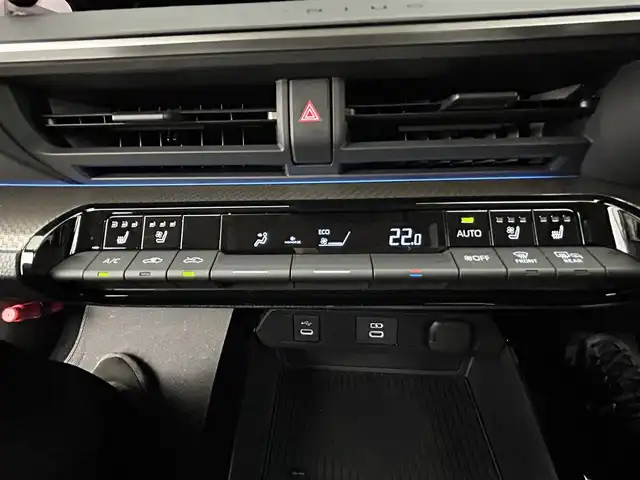トヨタ プリウス Z 道央・札幌 2023(令5)年 0.3万km アティチュードブラックマイカ ・４WD/・寒冷地仕様/・純正コネクティッドナビ/　USB/フルセグ/BT/Miracast/・ビルトインETC2.0/・デジタルインナーミラー/・パノラミックビューモニター/・パワーバックドア/・トヨタセーフティセンス/・レーンキープアシスト/・プリクラッシュセーフティ/・オートブレーキホールド/・レーンディパーチャーアラート/・ブラインドスポットモニター/・プロアクティブドライビングアシスト/・リアクロストラフィックアラート/・パーキングサポートブレーキ/・ロードサインアシスト/・レーダークルーズコントロール/・横滑り防止装置/・前席シートヒーター・シートベンチレーション/・運転席パワーシート（メモリ付）/・前後コーナーセンサー/・100V1500W充電/・ステアリングヒーター/・LEDヘッドライト/・アダプティブハイビーム/・オートライト/・フロントフォグライト/・スマートキー/・プッシュスタート/・保証書付き/・純正AW19インチ