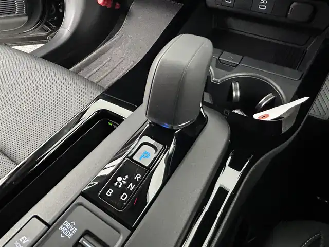トヨタ プリウス Z 道央・札幌 2023(令5)年 0.3万km アティチュードブラックマイカ ・４WD/・寒冷地仕様/・純正コネクティッドナビ/　USB/フルセグ/BT/Miracast/・ビルトインETC2.0/・デジタルインナーミラー/・パノラミックビューモニター/・パワーバックドア/・トヨタセーフティセンス/・レーンキープアシスト/・プリクラッシュセーフティ/・オートブレーキホールド/・レーンディパーチャーアラート/・ブラインドスポットモニター/・プロアクティブドライビングアシスト/・リアクロストラフィックアラート/・パーキングサポートブレーキ/・ロードサインアシスト/・レーダークルーズコントロール/・横滑り防止装置/・前席シートヒーター・シートベンチレーション/・運転席パワーシート（メモリ付）/・前後コーナーセンサー/・100V1500W充電/・ステアリングヒーター/・LEDヘッドライト/・アダプティブハイビーム/・オートライト/・フロントフォグライト/・スマートキー/・プッシュスタート/・保証書付き/・純正AW19インチ