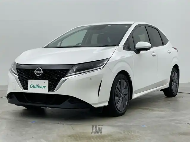 日産 ノート X 岡山県 2023(令5)年 1.7万km ピュアホワイトパール 純正9インチナビ/・FM/AM/Bluetooth/フルセグ/CarPlay/HDMI/インテリジェントアラウンドビューモニター/インテリジェントルームミラー/ワイヤレス充電/三眼LEDヘッドライト/ETC2.0/ドライブレコーダー/インテリジェントエマージェンシーブレーキ/踏み間違い防止/車線逸脱警報/防止支援システム/BSM/コーナーセンサー/オートブレーキホールド/USB入力端子/純正フロアマット
