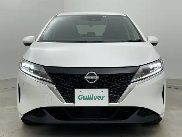 日産 ノート X 岡山県 2023(令5)年 1.7万km ピュアホワイトパール 純正9インチナビ/・FM/AM/Bluetooth/フルセグ/CarPlay/HDMI/インテリジェントアラウンドビューモニター/インテリジェントルームミラー/ワイヤレス充電/三眼LEDヘッドライト/ETC2.0/ドライブレコーダー/インテリジェントエマージェンシーブレーキ/踏み間違い防止/車線逸脱警報/防止支援システム/BSM/コーナーセンサー/オートブレーキホールド/USB入力端子/純正フロアマット