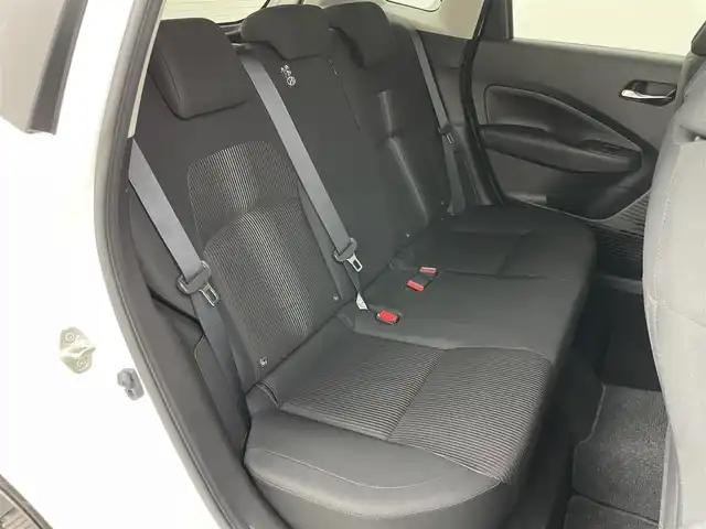 日産 ノート X 岡山県 2023(令5)年 1.7万km ピュアホワイトパール 純正9インチナビ/・FM/AM/Bluetooth/フルセグ/CarPlay/HDMI/インテリジェントアラウンドビューモニター/インテリジェントルームミラー/ワイヤレス充電/三眼LEDヘッドライト/ETC2.0/ドライブレコーダー/インテリジェントエマージェンシーブレーキ/踏み間違い防止/車線逸脱警報/防止支援システム/BSM/コーナーセンサー/オートブレーキホールド/USB入力端子/純正フロアマット