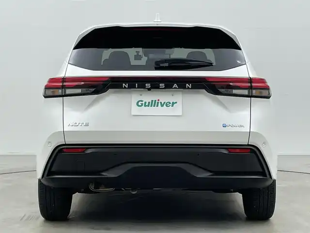 日産 ノート X 岡山県 2023(令5)年 1.7万km ピュアホワイトパール 純正9インチナビ/・FM/AM/Bluetooth/フルセグ/CarPlay/HDMI/インテリジェントアラウンドビューモニター/インテリジェントルームミラー/ワイヤレス充電/三眼LEDヘッドライト/ETC2.0/ドライブレコーダー/インテリジェントエマージェンシーブレーキ/踏み間違い防止/車線逸脱警報/防止支援システム/BSM/コーナーセンサー/オートブレーキホールド/USB入力端子/純正フロアマット