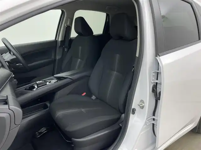 日産 ノート X 岡山県 2023(令5)年 1.7万km ピュアホワイトパール 純正9インチナビ/・FM/AM/Bluetooth/フルセグ/CarPlay/HDMI/インテリジェントアラウンドビューモニター/インテリジェントルームミラー/ワイヤレス充電/三眼LEDヘッドライト/ETC2.0/ドライブレコーダー/インテリジェントエマージェンシーブレーキ/踏み間違い防止/車線逸脱警報/防止支援システム/BSM/コーナーセンサー/オートブレーキホールド/USB入力端子/純正フロアマット