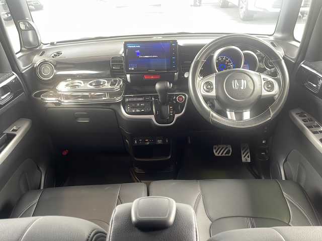 ホンダ Ｎ ＢＯＸ カスタム G ターボSSパッケージ 京都府 2017(平29)年 5.7万km シャイニンググレーM 社外SDナビ/（フルセグTV・CD・DVD・BT）/クルーズコントロール/横滑り防止システム/パドルシフト/黒レザーシート/前席シートヒーター/純正15インチAW/ETC/スペアキー有