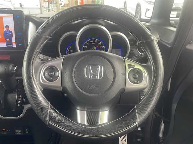 ホンダ Ｎ ＢＯＸ カスタム G ターボSSパッケージ 京都府 2017(平29)年 5.7万km シャイニンググレーM 社外SDナビ/（フルセグTV・CD・DVD・BT）/クルーズコントロール/横滑り防止システム/パドルシフト/黒レザーシート/前席シートヒーター/純正15インチAW/ETC/スペアキー有