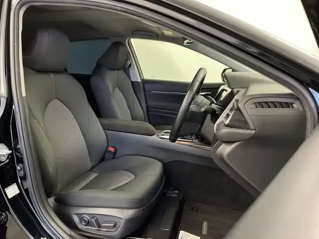 トヨタ カムリ G 鹿児島県 2019(令1)年 5.1万km アティチュードブラックマイカ 社外SDナビ/（AM/FM/CD/DVD/Bluetooth/フルセグ）/バックカメラ/レーダークルーズコントロール/プリクラッシュセーフティ/レーンキープアシスト/パワーシート/オートライト/オートハイビーム/ステアリングリモコン/ETC/ドライブレコーダー/電動パーキング/オートホールド/純正AW17インチ