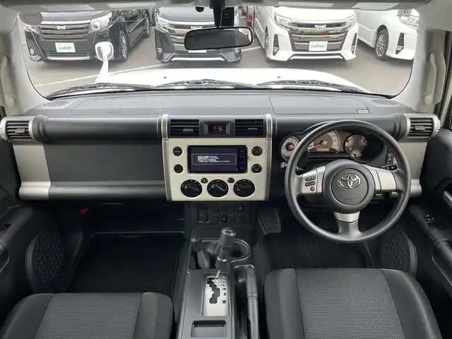 トヨタ ＦＪクルーザー 東京都 2016(平28)年 7.4万km ホワイト 4WD/純正ナビ/TV/CD/DVD再生/Bluetooth接続/バックモニター/クリアランスソナー/ETC/ドライブレコーダー/横滑り防止措置/フォグランプ/ステアリングスイッチ/エアコン/電動格納ミラー