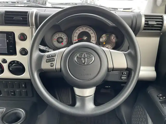 トヨタ ＦＪクルーザー 東京都 2016(平28)年 7.4万km ホワイト 4WD/純正ナビ/TV/CD/DVD再生/Bluetooth接続/バックモニター/クリアランスソナー/ETC/ドライブレコーダー/横滑り防止措置/フォグランプ/ステアリングスイッチ/エアコン/電動格納ミラー