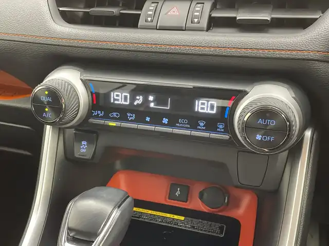 トヨタ ＲＡＶ４ アドベンチャー 新潟県 2021(令3)年 4.8万km アティチュードブラックマイカ 純正ディスプレイオーディオ/(Bluetooth/AM/FM/AppleCarPlay/AndroidAuto/USB)/トヨタセーフティーセンス/・プリクラッシュセーフティ/・リアクロストラフィックアラート/・レーンキープアシスト/・レーダークルーズコントロール/・ブラインドスポットモニター/・先行車発進告知/・Autoハイビーム/LEDオートライト/バックカメラ/レザーシート/D席メモリ付きパワーシート/電動パーキング/ブレーキホールド/電動格納ミラー/ビルトインETC/ダウンヒルアシスト/置くだけ充電/前後ドライブレコーダー/ルーフレール