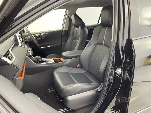 トヨタ ＲＡＶ４ アドベンチャー 新潟県 2021(令3)年 4.8万km アティチュードブラックマイカ 純正ディスプレイオーディオ/(Bluetooth/AM/FM/AppleCarPlay/AndroidAuto/USB)/トヨタセーフティーセンス/・プリクラッシュセーフティ/・リアクロストラフィックアラート/・レーンキープアシスト/・レーダークルーズコントロール/・ブラインドスポットモニター/・先行車発進告知/・Autoハイビーム/LEDオートライト/バックカメラ/レザーシート/D席メモリ付きパワーシート/電動パーキング/ブレーキホールド/電動格納ミラー/ビルトインETC/ダウンヒルアシスト/置くだけ充電/前後ドライブレコーダー/ルーフレール