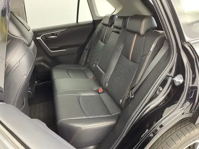 トヨタ ＲＡＶ４ アドベンチャー 新潟県 2021(令3)年 4.8万km アティチュードブラックマイカ 純正ディスプレイオーディオ/(Bluetooth/AM/FM/AppleCarPlay/AndroidAuto/USB)/トヨタセーフティーセンス/・プリクラッシュセーフティ/・リアクロストラフィックアラート/・レーンキープアシスト/・レーダークルーズコントロール/・ブラインドスポットモニター/・先行車発進告知/・Autoハイビーム/LEDオートライト/バックカメラ/レザーシート/D席メモリ付きパワーシート/電動パーキング/ブレーキホールド/電動格納ミラー/ビルトインETC/ダウンヒルアシスト/置くだけ充電/前後ドライブレコーダー/ルーフレール