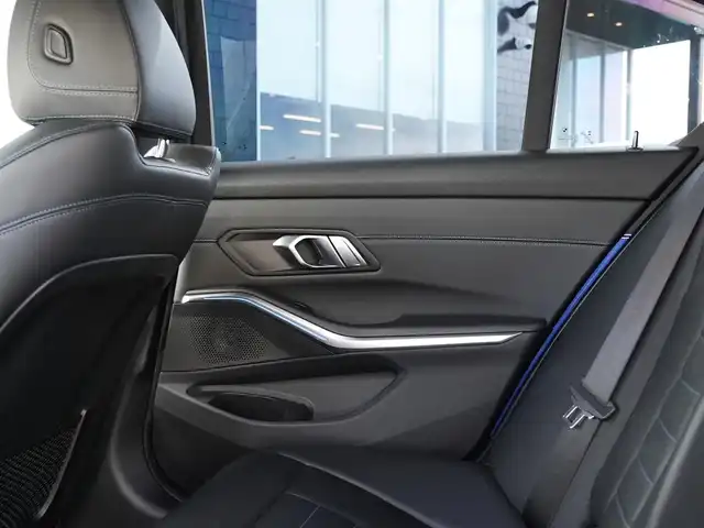 ＢＭＷ ３２０ｉ Mスポーツ 静岡県 2019(令1)年 4.7万km 青Ｍ インテリジェントセーフティ/衝突軽減ブレーキ ACC/車線逸脱警告 BSM/Hilineパッケージ/ブラックレザーシートシートヒーター/前席パワーシート運転席メモリー機能/コンフォートパッケージ　コンフォートアクセス/パワートランクリッド/IdriveナビBluetooth/バックカメラ/社外インターフェース　フルセグTV/デジタルインナーミラー前後ドラレコ/OP19インチアルミホイール/リヤガラスフィルム施工/GPSレーダー/ワイヤレス充電