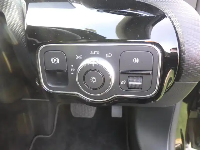 メルセデス・ベンツ Ａ１８０ スタイル 千葉県 2018(平30)年 5.3万km コスモスブラック アクティブブレーキアシスト/アクティブレーンキーピングアシスト/レーンチェンジアシスト/アテンションアシスト/ブラインドスポットアシスト/ディストロニック/ハーフレザーシート/前席パワーシート/シートヒーター/純正HDDナビ/地デジTV/【Bluetooth接続】/革巻きステアリング/ステアリングスイッチ/パドルシフト/ETC（2.0）/LEDヘッドライト/フォグライト/ウインカーミラー/パークトロニック/純正16インチアルミホイル/サイド/カーテンエアバッグ/キーレスゴー