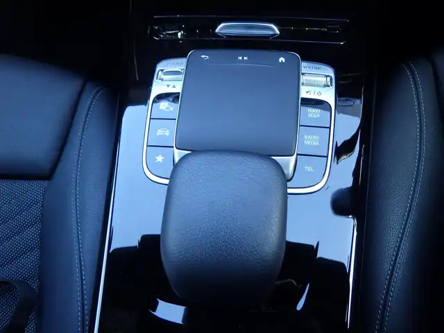 メルセデス・ベンツ Ａ１８０ スタイル 千葉県 2018(平30)年 5.3万km コスモスブラック アクティブブレーキアシスト/アクティブレーンキーピングアシスト/レーンチェンジアシスト/アテンションアシスト/ブラインドスポットアシスト/ディストロニック/ハーフレザーシート/前席パワーシート/シートヒーター/純正HDDナビ/地デジTV/【Bluetooth接続】/革巻きステアリング/ステアリングスイッチ/パドルシフト/ETC（2.0）/LEDヘッドライト/フォグライト/ウインカーミラー/パークトロニック/純正16インチアルミホイル/サイド/カーテンエアバッグ/キーレスゴー