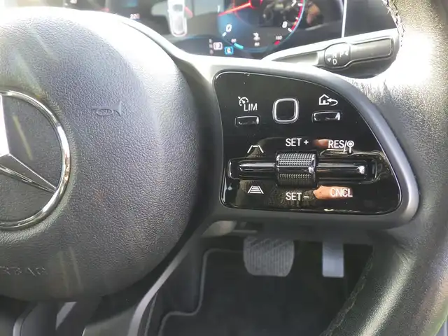 メルセデス・ベンツ Ａ１８０ スタイル 千葉県 2018(平30)年 5.3万km コスモスブラック アクティブブレーキアシスト/アクティブレーンキーピングアシスト/レーンチェンジアシスト/アテンションアシスト/ブラインドスポットアシスト/ディストロニック/ハーフレザーシート/前席パワーシート/シートヒーター/純正HDDナビ/地デジTV/【Bluetooth接続】/革巻きステアリング/ステアリングスイッチ/パドルシフト/ETC（2.0）/LEDヘッドライト/フォグライト/ウインカーミラー/パークトロニック/純正16インチアルミホイル/サイド/カーテンエアバッグ/キーレスゴー