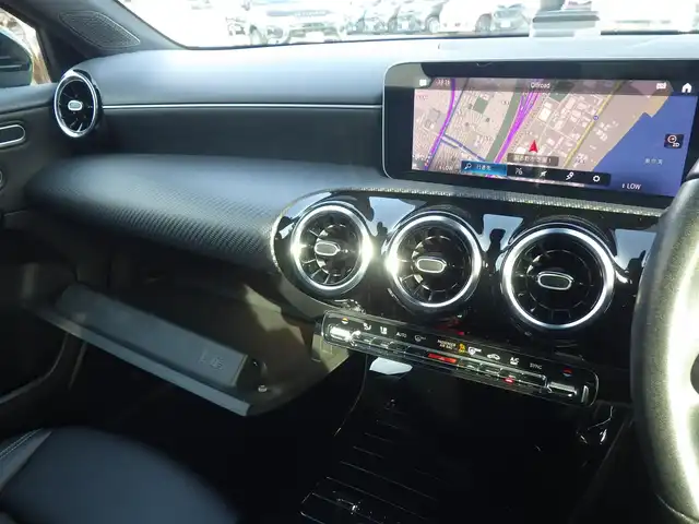 メルセデス・ベンツ Ａ１８０ スタイル 千葉県 2018(平30)年 5.3万km コスモスブラック アクティブブレーキアシスト/アクティブレーンキーピングアシスト/レーンチェンジアシスト/アテンションアシスト/ブラインドスポットアシスト/ディストロニック/ハーフレザーシート/前席パワーシート/シートヒーター/純正HDDナビ/地デジTV/【Bluetooth接続】/革巻きステアリング/ステアリングスイッチ/パドルシフト/ETC（2.0）/LEDヘッドライト/フォグライト/ウインカーミラー/パークトロニック/純正16インチアルミホイル/サイド/カーテンエアバッグ/キーレスゴー