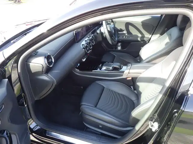 メルセデス・ベンツ Ａ１８０ スタイル 千葉県 2018(平30)年 5.3万km コスモスブラック アクティブブレーキアシスト/アクティブレーンキーピングアシスト/レーンチェンジアシスト/アテンションアシスト/ブラインドスポットアシスト/ディストロニック/ハーフレザーシート/前席パワーシート/シートヒーター/純正HDDナビ/地デジTV/【Bluetooth接続】/革巻きステアリング/ステアリングスイッチ/パドルシフト/ETC（2.0）/LEDヘッドライト/フォグライト/ウインカーミラー/パークトロニック/純正16インチアルミホイル/サイド/カーテンエアバッグ/キーレスゴー