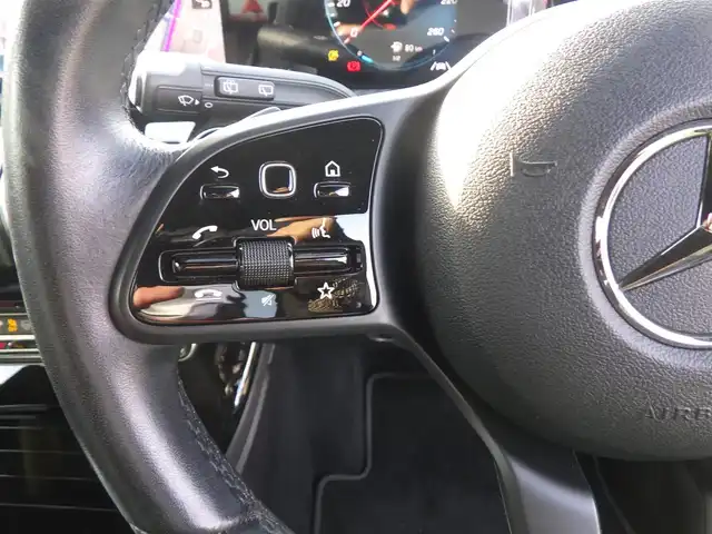 メルセデス・ベンツ Ａ１８０ スタイル 千葉県 2018(平30)年 5.3万km コスモスブラック アクティブブレーキアシスト/アクティブレーンキーピングアシスト/レーンチェンジアシスト/アテンションアシスト/ブラインドスポットアシスト/ディストロニック/ハーフレザーシート/前席パワーシート/シートヒーター/純正HDDナビ/地デジTV/【Bluetooth接続】/革巻きステアリング/ステアリングスイッチ/パドルシフト/ETC（2.0）/LEDヘッドライト/フォグライト/ウインカーミラー/パークトロニック/純正16インチアルミホイル/サイド/カーテンエアバッグ/キーレスゴー