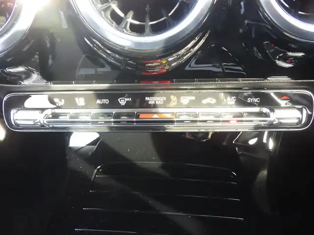 メルセデス・ベンツ Ａ１８０ スタイル 千葉県 2018(平30)年 5.3万km コスモスブラック アクティブブレーキアシスト/アクティブレーンキーピングアシスト/レーンチェンジアシスト/アテンションアシスト/ブラインドスポットアシスト/ディストロニック/ハーフレザーシート/前席パワーシート/シートヒーター/純正HDDナビ/地デジTV/【Bluetooth接続】/革巻きステアリング/ステアリングスイッチ/パドルシフト/ETC（2.0）/LEDヘッドライト/フォグライト/ウインカーミラー/パークトロニック/純正16インチアルミホイル/サイド/カーテンエアバッグ/キーレスゴー