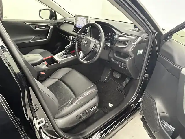 トヨタ ＲＡＶ４ アドベンチャー オフロードPKG 熊本県 2022(令4)年 3.1万km アティチュードブラックマイカ 禁煙車/純正8インチディスプレイオーディオ（ＡｐｐｌＣａｒＰｌａｙ・ＡｎｄｒｏｉｄＡｕｔｏ・ＢＴ・フルセグ）/全周囲カメラ　/前後ドライブレコーダー　/ビルトインＥＴＣ　/レーダークルーズコントロール　/ブラインドスポットモニター/衝突軽減ブレーキ/レーンキープアシスト/横滑り防止/ダウンヒルアシスト/パーキングアシスト/前後クリアランスソナー/パワーバックドア/前席シートヒーター/前席エアーシート/ステアリングヒーター/運転席パワーシート/デジタルインナーミラー/シートメモリー/JAOSノーズピラーサイドプロテクター/ボンネットマーカー/ルーフレール/純正フロアマット/純正１８インチAW/オートライト/オートマチックハイビーム/LEDヘッドライト/