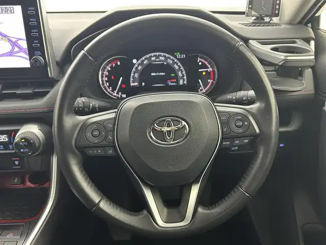 トヨタ ＲＡＶ４ アドベンチャー オフロードPKG 熊本県 2022(令4)年 3.1万km アティチュードブラックマイカ 禁煙車/純正8インチディスプレイオーディオ（ＡｐｐｌＣａｒＰｌａｙ・ＡｎｄｒｏｉｄＡｕｔｏ・ＢＴ・フルセグ）/全周囲カメラ　/前後ドライブレコーダー　/ビルトインＥＴＣ　/レーダークルーズコントロール　/ブラインドスポットモニター/衝突軽減ブレーキ/レーンキープアシスト/横滑り防止/ダウンヒルアシスト/パーキングアシスト/前後クリアランスソナー/パワーバックドア/前席シートヒーター/前席エアーシート/ステアリングヒーター/運転席パワーシート/デジタルインナーミラー/シートメモリー/JAOSノーズピラーサイドプロテクター/ボンネットマーカー/ルーフレール/純正フロアマット/純正１８インチAW/オートライト/オートマチックハイビーム/LEDヘッドライト/