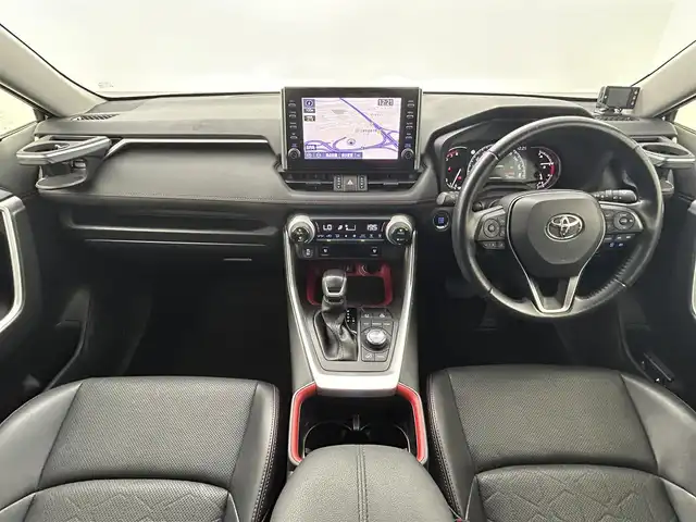 トヨタ ＲＡＶ４ アドベンチャー オフロードPKG 熊本県 2022(令4)年 3.1万km アティチュードブラックマイカ 禁煙車/純正8インチディスプレイオーディオ（ＡｐｐｌＣａｒＰｌａｙ・ＡｎｄｒｏｉｄＡｕｔｏ・ＢＴ・フルセグ）/全周囲カメラ　/前後ドライブレコーダー　/ビルトインＥＴＣ　/レーダークルーズコントロール　/ブラインドスポットモニター/衝突軽減ブレーキ/レーンキープアシスト/横滑り防止/ダウンヒルアシスト/パーキングアシスト/前後クリアランスソナー/パワーバックドア/前席シートヒーター/前席エアーシート/ステアリングヒーター/運転席パワーシート/デジタルインナーミラー/シートメモリー/JAOSノーズピラーサイドプロテクター/ボンネットマーカー/ルーフレール/純正フロアマット/純正１８インチAW/オートライト/オートマチックハイビーム/LEDヘッドライト/