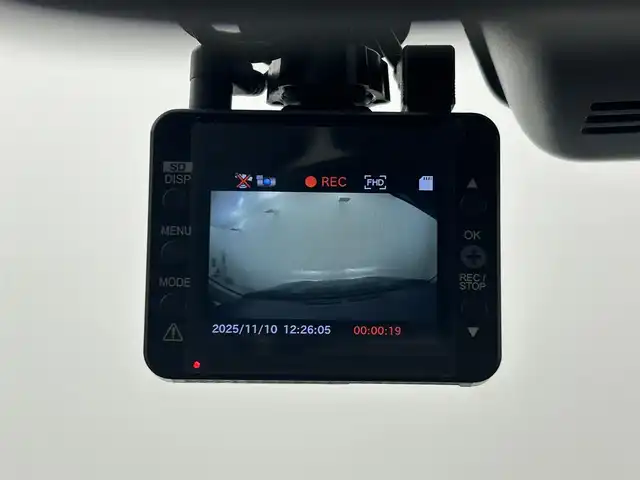 トヨタ ＲＡＶ４ アドベンチャー オフロードPKG 熊本県 2022(令4)年 3.1万km アティチュードブラックマイカ 禁煙車/純正8インチディスプレイオーディオ（ＡｐｐｌＣａｒＰｌａｙ・ＡｎｄｒｏｉｄＡｕｔｏ・ＢＴ・フルセグ）/全周囲カメラ　/前後ドライブレコーダー　/ビルトインＥＴＣ　/レーダークルーズコントロール　/ブラインドスポットモニター/衝突軽減ブレーキ/レーンキープアシスト/横滑り防止/ダウンヒルアシスト/パーキングアシスト/前後クリアランスソナー/パワーバックドア/前席シートヒーター/前席エアーシート/ステアリングヒーター/運転席パワーシート/デジタルインナーミラー/シートメモリー/JAOSノーズピラーサイドプロテクター/ボンネットマーカー/ルーフレール/純正フロアマット/純正１８インチAW/オートライト/オートマチックハイビーム/LEDヘッドライト/