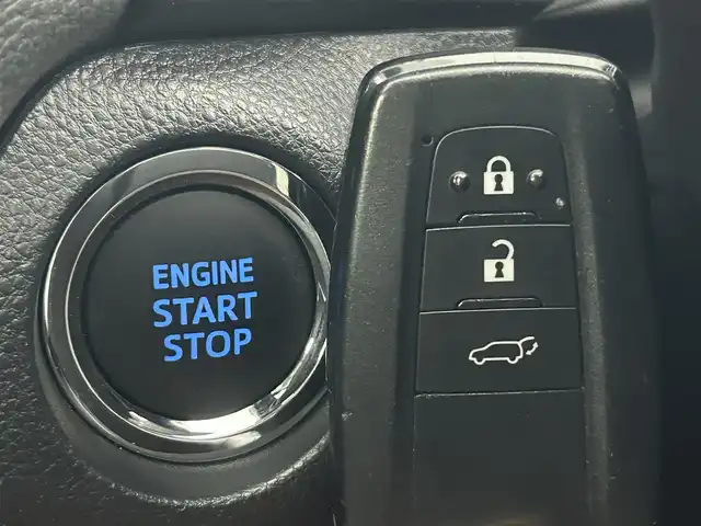 トヨタ ＲＡＶ４ アドベンチャー オフロードPKG 熊本県 2022(令4)年 3.1万km アティチュードブラックマイカ 禁煙車/純正8インチディスプレイオーディオ（ＡｐｐｌＣａｒＰｌａｙ・ＡｎｄｒｏｉｄＡｕｔｏ・ＢＴ・フルセグ）/全周囲カメラ　/前後ドライブレコーダー　/ビルトインＥＴＣ　/レーダークルーズコントロール　/ブラインドスポットモニター/衝突軽減ブレーキ/レーンキープアシスト/横滑り防止/ダウンヒルアシスト/パーキングアシスト/前後クリアランスソナー/パワーバックドア/前席シートヒーター/前席エアーシート/ステアリングヒーター/運転席パワーシート/デジタルインナーミラー/シートメモリー/JAOSノーズピラーサイドプロテクター/ボンネットマーカー/ルーフレール/純正フロアマット/純正１８インチAW/オートライト/オートマチックハイビーム/LEDヘッドライト/