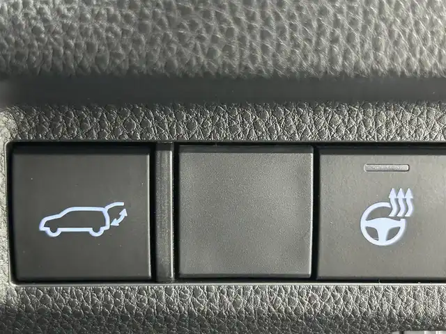 トヨタ ＲＡＶ４ アドベンチャー オフロードPKG 熊本県 2022(令4)年 3.1万km アティチュードブラックマイカ 禁煙車/純正8インチディスプレイオーディオ（ＡｐｐｌＣａｒＰｌａｙ・ＡｎｄｒｏｉｄＡｕｔｏ・ＢＴ・フルセグ）/全周囲カメラ　/前後ドライブレコーダー　/ビルトインＥＴＣ　/レーダークルーズコントロール　/ブラインドスポットモニター/衝突軽減ブレーキ/レーンキープアシスト/横滑り防止/ダウンヒルアシスト/パーキングアシスト/前後クリアランスソナー/パワーバックドア/前席シートヒーター/前席エアーシート/ステアリングヒーター/運転席パワーシート/デジタルインナーミラー/シートメモリー/JAOSノーズピラーサイドプロテクター/ボンネットマーカー/ルーフレール/純正フロアマット/純正１８インチAW/オートライト/オートマチックハイビーム/LEDヘッドライト/