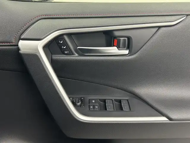 トヨタ ＲＡＶ４ アドベンチャー オフロードPKG 熊本県 2022(令4)年 3.1万km アティチュードブラックマイカ 禁煙車/純正8インチディスプレイオーディオ（ＡｐｐｌＣａｒＰｌａｙ・ＡｎｄｒｏｉｄＡｕｔｏ・ＢＴ・フルセグ）/全周囲カメラ　/前後ドライブレコーダー　/ビルトインＥＴＣ　/レーダークルーズコントロール　/ブラインドスポットモニター/衝突軽減ブレーキ/レーンキープアシスト/横滑り防止/ダウンヒルアシスト/パーキングアシスト/前後クリアランスソナー/パワーバックドア/前席シートヒーター/前席エアーシート/ステアリングヒーター/運転席パワーシート/デジタルインナーミラー/シートメモリー/JAOSノーズピラーサイドプロテクター/ボンネットマーカー/ルーフレール/純正フロアマット/純正１８インチAW/オートライト/オートマチックハイビーム/LEDヘッドライト/