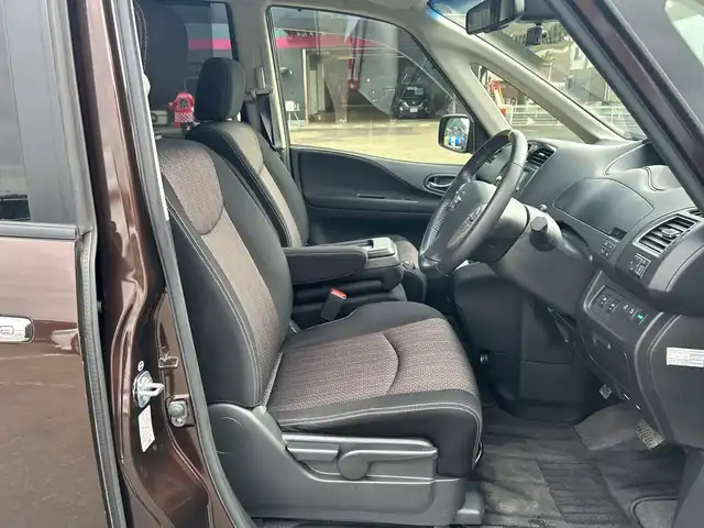 日産 セレナ HWS S HV Vセレ +SeftyⅡ 神奈川県 2016(平28)年 2.8万km インペリアルアンバーP 純正ディーラーオプションSDナビ【MC315D-W】/Bluetooth・CD・DVD・USB・SD・iPod/アラウンドビューモニター/ディスプレイ付き防眩式ルームミラー/両側ワンタッチオートスライドドア/クルーズコントロール/スマートキー/前側ドライブレコーダー/ビルトインETC/社外フロアマット/LEDヘッドランプ/オートライト/純正16インチアルミホイール/アイドリングストップ/ウォークスルー/車線逸脱警報/ふらつき警報/踏み間違い衝突防止アシスト/取扱説明書