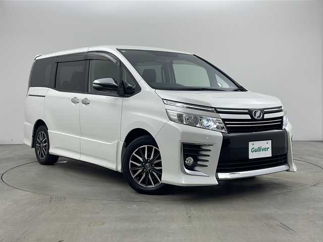 トヨタ ヴォクシー ZS 煌 兵庫県 2015(平27)年 8.1万km ホワイトパールクリスタルシャイン ・carrozzeria製8インチメモリナビ/・フルセグTV/・Bluetooth接続/・バックカメラ/・アルパイン製10.1インチフリップダウンモニター/・両側パワースライドドア/・ビルトインETC/・アイドリングストップ/・スマートキー/・プッシュスタート/・純正フロアマット/・電動格納ミラー/・LEDヘッドランプ/・フォグランプ/・オートライト/・横滑り防止装置/・純正16インチアルミホイール/・ドアバイザー/・2列目サンシェード/・取扱説明書/・保証書/・スペアキー
