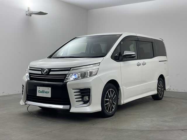 トヨタ ヴォクシー ZS 煌 兵庫県 2015(平27)年 8.1万km ホワイトパールクリスタルシャイン ・carrozzeria製8インチメモリナビ/・フルセグTV/・Bluetooth接続/・バックカメラ/・アルパイン製10.1インチフリップダウンモニター/・両側パワースライドドア/・ビルトインETC/・アイドリングストップ/・スマートキー/・プッシュスタート/・純正フロアマット/・電動格納ミラー/・LEDヘッドランプ/・フォグランプ/・オートライト/・横滑り防止装置/・純正16インチアルミホイール/・ドアバイザー/・2列目サンシェード/・取扱説明書/・保証書/・スペアキー