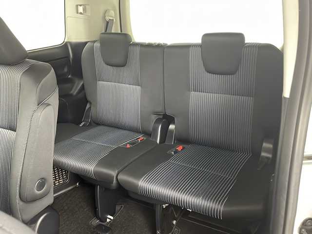 トヨタ ヴォクシー ZS 煌 兵庫県 2015(平27)年 8.1万km ホワイトパールクリスタルシャイン ・carrozzeria製8インチメモリナビ/・フルセグTV/・Bluetooth接続/・バックカメラ/・アルパイン製10.1インチフリップダウンモニター/・両側パワースライドドア/・ビルトインETC/・アイドリングストップ/・スマートキー/・プッシュスタート/・純正フロアマット/・電動格納ミラー/・LEDヘッドランプ/・フォグランプ/・オートライト/・横滑り防止装置/・純正16インチアルミホイール/・ドアバイザー/・2列目サンシェード/・取扱説明書/・保証書/・スペアキー