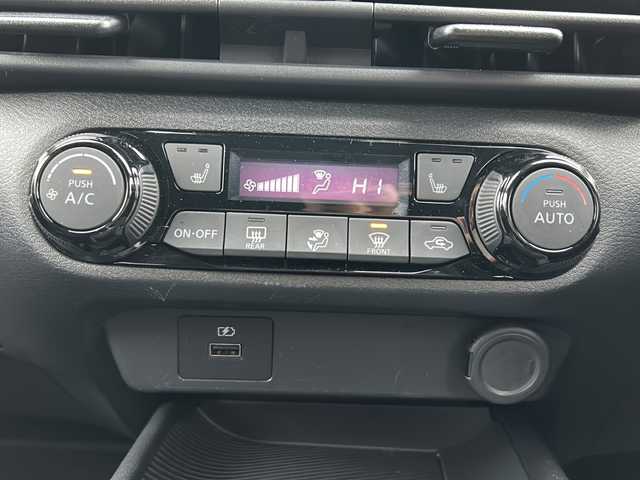 日産 ノート X FOUR 秋田県 2023(令5)年 4.1万km ピュアホワイトパール ディスプレイオーディオ/AppleCarPlay/AndroidAuto/バックカメラ/ドライブレコーダー/ETC/スペアキー/前後コーナーセンサー/４WD/取説