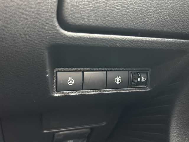 日産 ノート X FOUR 秋田県 2023(令5)年 4.1万km ピュアホワイトパール ディスプレイオーディオ/AppleCarPlay/AndroidAuto/バックカメラ/ドライブレコーダー/ETC/スペアキー/前後コーナーセンサー/４WD/取説