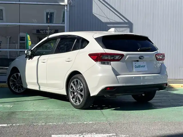 スバル インプレッサ スポーツ 2．0i－Lアイサイト 栃木県 2021(令3)年 2.2万km クリスタルホワイトP 新車時保証書/取扱説明書/スバルアイサイト/　・プリクラッシュブレーキ/　・ツーリングアシスト/　・車線逸脱抑制機能/　・誤発進抑制制御/　・誤後進抑制制御/　・ふらつき警報/　・先行車発進お知らせ/　・定速クルーズコントロール/　・後退時ブレーキアシスト/社外7インチメモリーナビ（AVN-RB7)/　（BT/CD・DVD/SD/ラジオ）/プッシュスタート/フロントパワーシート/ステアリングスイッチ/パドルシフト/クルーズコントロール（追従機能）/ETC/オートライト/純正LEDヘッドライト/純正LEDフォグライト/ヘッドライトレベライザー/ヘッドランプウォッシャー/オートリトラクティブミラー/リバースチルトダウンミラー/リアセンサー/オートワイパー/タイヤサイズ　　205/50/R17
