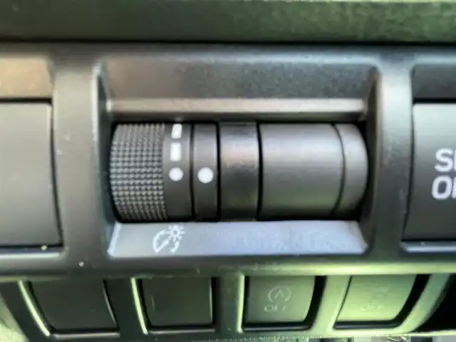 スバル インプレッサ スポーツ 2．0i－Lアイサイト 栃木県 2021(令3)年 2.2万km クリスタルホワイトP 新車時保証書/取扱説明書/スバルアイサイト/　・プリクラッシュブレーキ/　・ツーリングアシスト/　・車線逸脱抑制機能/　・誤発進抑制制御/　・誤後進抑制制御/　・ふらつき警報/　・先行車発進お知らせ/　・定速クルーズコントロール/　・後退時ブレーキアシスト/社外7インチメモリーナビ（AVN-RB7)/　（BT/CD・DVD/SD/ラジオ）/プッシュスタート/フロントパワーシート/ステアリングスイッチ/パドルシフト/クルーズコントロール（追従機能）/ETC/オートライト/純正LEDヘッドライト/純正LEDフォグライト/ヘッドライトレベライザー/ヘッドランプウォッシャー/オートリトラクティブミラー/リバースチルトダウンミラー/リアセンサー/オートワイパー/タイヤサイズ　　205/50/R17