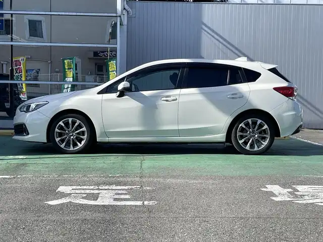 スバル インプレッサ スポーツ 2．0i－Lアイサイト 栃木県 2021(令3)年 2.2万km クリスタルホワイトP 新車時保証書/取扱説明書/スバルアイサイト/　・プリクラッシュブレーキ/　・ツーリングアシスト/　・車線逸脱抑制機能/　・誤発進抑制制御/　・誤後進抑制制御/　・ふらつき警報/　・先行車発進お知らせ/　・定速クルーズコントロール/　・後退時ブレーキアシスト/社外7インチメモリーナビ（AVN-RB7)/　（BT/CD・DVD/SD/ラジオ）/プッシュスタート/フロントパワーシート/ステアリングスイッチ/パドルシフト/クルーズコントロール（追従機能）/ETC/オートライト/純正LEDヘッドライト/純正LEDフォグライト/ヘッドライトレベライザー/ヘッドランプウォッシャー/オートリトラクティブミラー/リバースチルトダウンミラー/リアセンサー/オートワイパー/タイヤサイズ　　205/50/R17