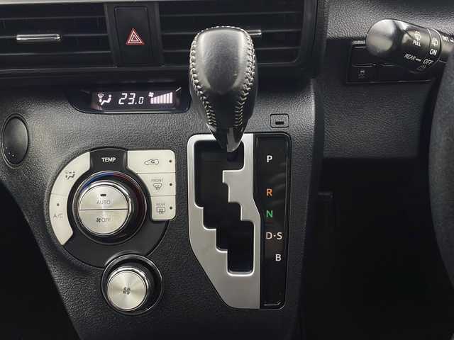 トヨタ シエンタ G クエロ 秋田県 2019(平31)年 11万km ブラックマイカ 4WD/純正SDナビ　/両側パワースライドドア　/フルセグTV/AM/FM/CD/DVD/Bluetooth/バックカメラ　/寒冷地仕様　/衝突被害軽減ブレーキ　/レーンキープアシスト　/横滑り防止装置　/フロントワイパーデアイサー　/前席シートヒーター　/ステアリングヒーター　/ビルトインETC/LEDヘッドライト/オートマチックハイビーム/純正アルミホイール/純正フロアマット/電動格納ミラー/スマートキー