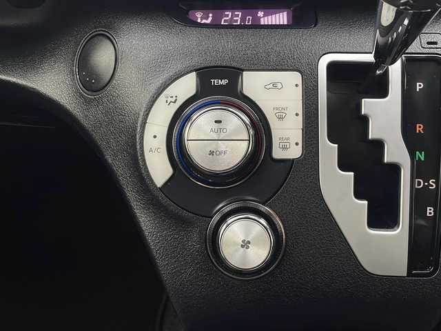 トヨタ シエンタ G クエロ 秋田県 2019(平31)年 11万km ブラックマイカ 4WD/純正SDナビ　/両側パワースライドドア　/フルセグTV/AM/FM/CD/DVD/Bluetooth/バックカメラ　/寒冷地仕様　/衝突被害軽減ブレーキ　/レーンキープアシスト　/横滑り防止装置　/フロントワイパーデアイサー　/前席シートヒーター　/ステアリングヒーター　/ビルトインETC/LEDヘッドライト/オートマチックハイビーム/純正アルミホイール/純正フロアマット/電動格納ミラー/スマートキー