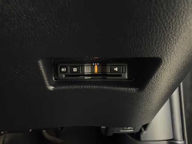 トヨタ シエンタ G クエロ 秋田県 2019(平31)年 11万km ブラックマイカ 4WD/純正SDナビ　/両側パワースライドドア　/フルセグTV/AM/FM/CD/DVD/Bluetooth/バックカメラ　/寒冷地仕様　/衝突被害軽減ブレーキ　/レーンキープアシスト　/横滑り防止装置　/フロントワイパーデアイサー　/前席シートヒーター　/ステアリングヒーター　/ビルトインETC/LEDヘッドライト/オートマチックハイビーム/純正アルミホイール/純正フロアマット/電動格納ミラー/スマートキー