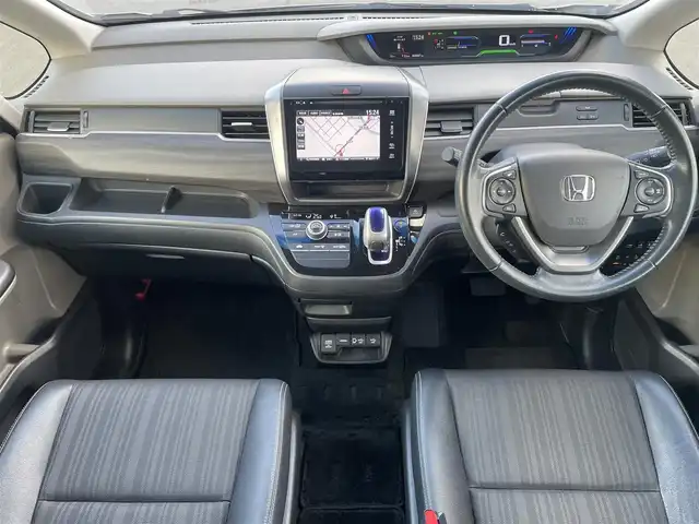 ホンダ フリード ハイブリット G ホンダセンシング 岡山県 2017(平29)年 6万km ルナシルバーM 登録時走行距離：60007km/禁煙車/純正ナビ/　(CD/DVD/フルセグTV/Bluetooth)/バックカメラ/クルーズコントロール(追従走行あり)/衝突被害軽減システム/車線逸脱警報（レーンキープアシスト）/ETC/両側パワースライドドア/ハーフレザーシート/ステアリングヒーター/革巻きステアリング/ステアリングスイッチ/純正LEDヘッドライト/フォグライト/オートライト/プッシュスタート/スマートキー/アイドリングストップ/純正アルミホイール 15インチ/ドアバイザー/電動格納ミラー/純正フロアマット/横滑防止装置/盗難防止装置