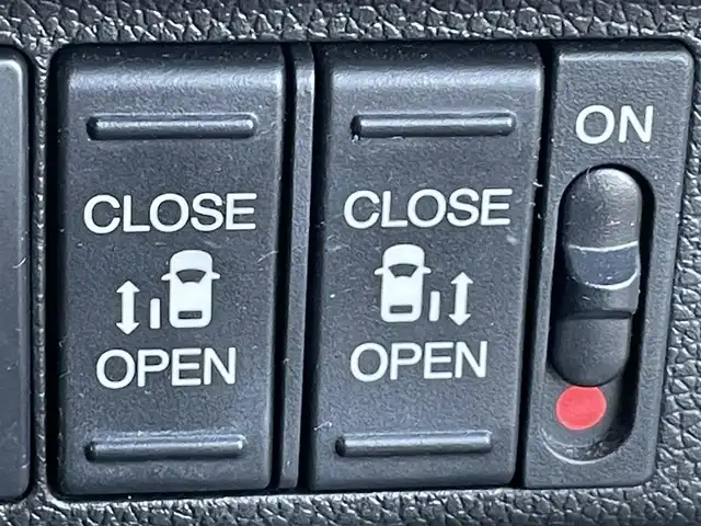 ホンダ フリード ハイブリット G ホンダセンシング 岡山県 2017(平29)年 6万km ルナシルバーM 登録時走行距離：60007km/禁煙車/純正ナビ/　(CD/DVD/フルセグTV/Bluetooth)/バックカメラ/クルーズコントロール(追従走行あり)/衝突被害軽減システム/車線逸脱警報（レーンキープアシスト）/ETC/両側パワースライドドア/ハーフレザーシート/ステアリングヒーター/革巻きステアリング/ステアリングスイッチ/純正LEDヘッドライト/フォグライト/オートライト/プッシュスタート/スマートキー/アイドリングストップ/純正アルミホイール 15インチ/ドアバイザー/電動格納ミラー/純正フロアマット/横滑防止装置/盗難防止装置