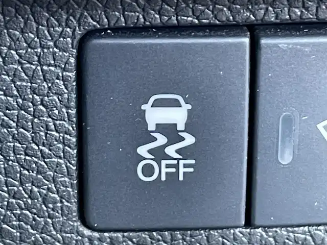 ホンダ フリード ハイブリット G ホンダセンシング 岡山県 2017(平29)年 6万km ルナシルバーM 登録時走行距離：60007km/禁煙車/純正ナビ/　(CD/DVD/フルセグTV/Bluetooth)/バックカメラ/クルーズコントロール(追従走行あり)/衝突被害軽減システム/車線逸脱警報（レーンキープアシスト）/ETC/両側パワースライドドア/ハーフレザーシート/ステアリングヒーター/革巻きステアリング/ステアリングスイッチ/純正LEDヘッドライト/フォグライト/オートライト/プッシュスタート/スマートキー/アイドリングストップ/純正アルミホイール 15インチ/ドアバイザー/電動格納ミラー/純正フロアマット/横滑防止装置/盗難防止装置