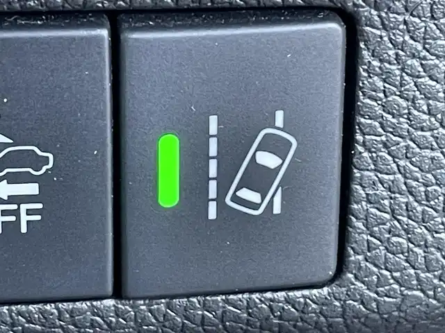 ホンダ フリード ハイブリット G ホンダセンシング 岡山県 2017(平29)年 6万km ルナシルバーM 登録時走行距離：60007km/禁煙車/純正ナビ/　(CD/DVD/フルセグTV/Bluetooth)/バックカメラ/クルーズコントロール(追従走行あり)/衝突被害軽減システム/車線逸脱警報（レーンキープアシスト）/ETC/両側パワースライドドア/ハーフレザーシート/ステアリングヒーター/革巻きステアリング/ステアリングスイッチ/純正LEDヘッドライト/フォグライト/オートライト/プッシュスタート/スマートキー/アイドリングストップ/純正アルミホイール 15インチ/ドアバイザー/電動格納ミラー/純正フロアマット/横滑防止装置/盗難防止装置