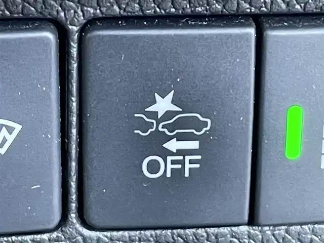 ホンダ フリード ハイブリット G ホンダセンシング 岡山県 2017(平29)年 6万km ルナシルバーM 登録時走行距離：60007km/禁煙車/純正ナビ/　(CD/DVD/フルセグTV/Bluetooth)/バックカメラ/クルーズコントロール(追従走行あり)/衝突被害軽減システム/車線逸脱警報（レーンキープアシスト）/ETC/両側パワースライドドア/ハーフレザーシート/ステアリングヒーター/革巻きステアリング/ステアリングスイッチ/純正LEDヘッドライト/フォグライト/オートライト/プッシュスタート/スマートキー/アイドリングストップ/純正アルミホイール 15インチ/ドアバイザー/電動格納ミラー/純正フロアマット/横滑防止装置/盗難防止装置