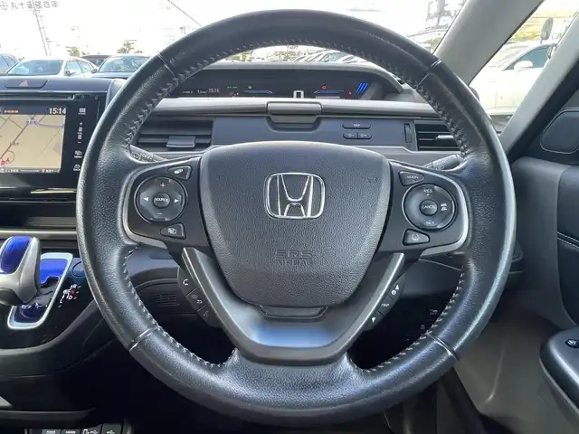 ホンダ フリード ハイブリット G ホンダセンシング 岡山県 2017(平29)年 6万km ルナシルバーM 登録時走行距離：60007km/禁煙車/純正ナビ/　(CD/DVD/フルセグTV/Bluetooth)/バックカメラ/クルーズコントロール(追従走行あり)/衝突被害軽減システム/車線逸脱警報（レーンキープアシスト）/ETC/両側パワースライドドア/ハーフレザーシート/ステアリングヒーター/革巻きステアリング/ステアリングスイッチ/純正LEDヘッドライト/フォグライト/オートライト/プッシュスタート/スマートキー/アイドリングストップ/純正アルミホイール 15インチ/ドアバイザー/電動格納ミラー/純正フロアマット/横滑防止装置/盗難防止装置