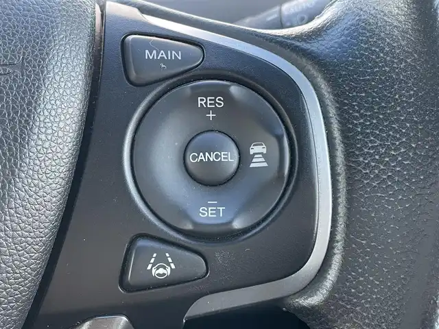 ホンダ フリード ハイブリット G ホンダセンシング 岡山県 2017(平29)年 6万km ルナシルバーM 登録時走行距離：60007km/禁煙車/純正ナビ/　(CD/DVD/フルセグTV/Bluetooth)/バックカメラ/クルーズコントロール(追従走行あり)/衝突被害軽減システム/車線逸脱警報（レーンキープアシスト）/ETC/両側パワースライドドア/ハーフレザーシート/ステアリングヒーター/革巻きステアリング/ステアリングスイッチ/純正LEDヘッドライト/フォグライト/オートライト/プッシュスタート/スマートキー/アイドリングストップ/純正アルミホイール 15インチ/ドアバイザー/電動格納ミラー/純正フロアマット/横滑防止装置/盗難防止装置